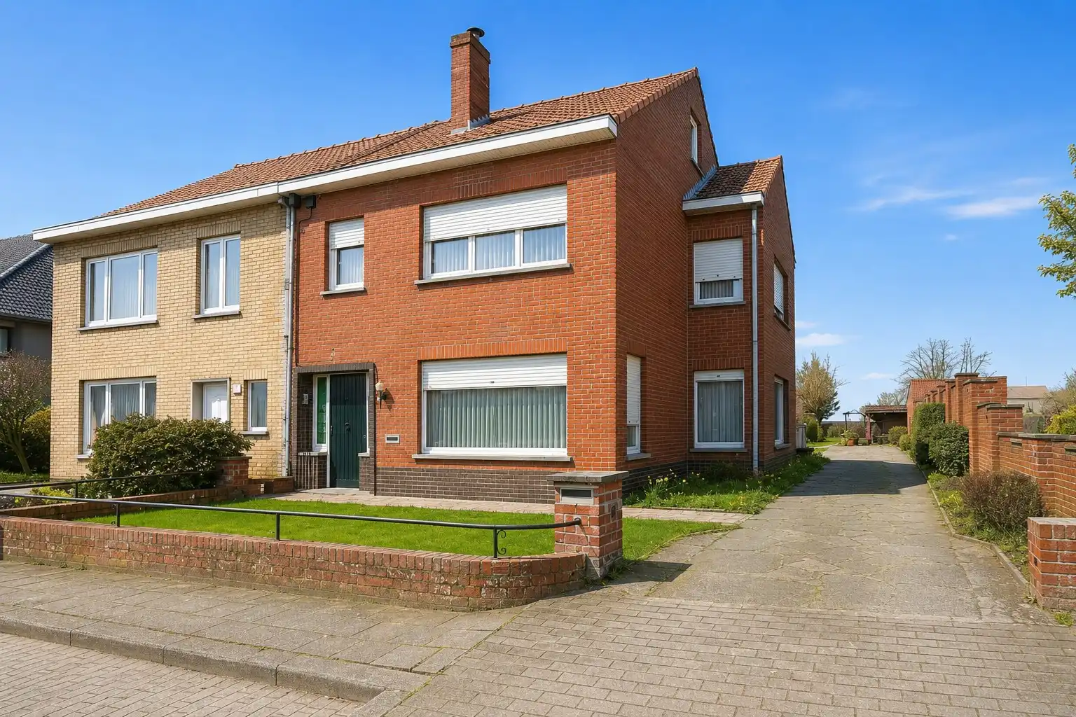 Hoofdfoto van de publicatie: Ruime woning op een landelijke ligging in Zedelgem