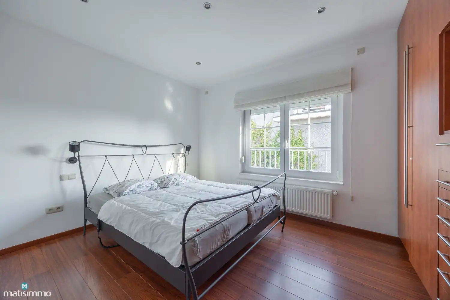 GEMEUBELD INSTAPKLAAR APPARTEMENT MET 2 SLAAPKAMERS EN AUTOSTAANPLAATS NABIJ HET CENTRUM VAN TONGEREN foto 10