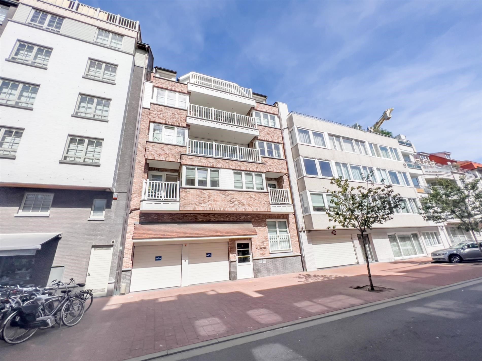 Instapklaar duplex appartement (ZW oriëntatie) in een rustige eenrichtingsstraat in het centrum. Parking in het gebouw inbegrepen! foto 17