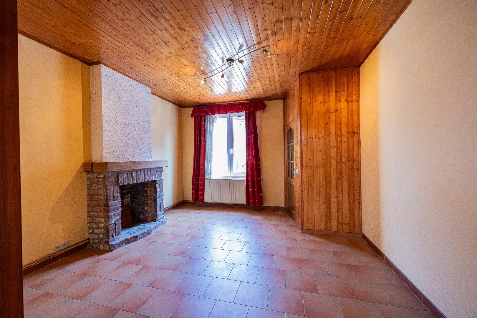 Te renoveren woning met 4 slpks en tuin te Huizingen foto 3