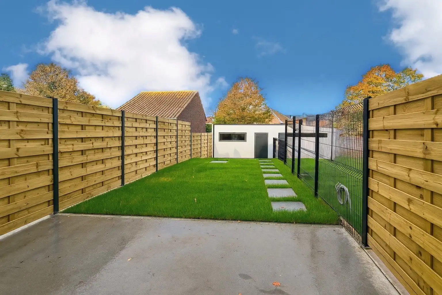 GERENOVEERDE WONING MET 3 SLPKS, TUIN EN GARAGE foto 2