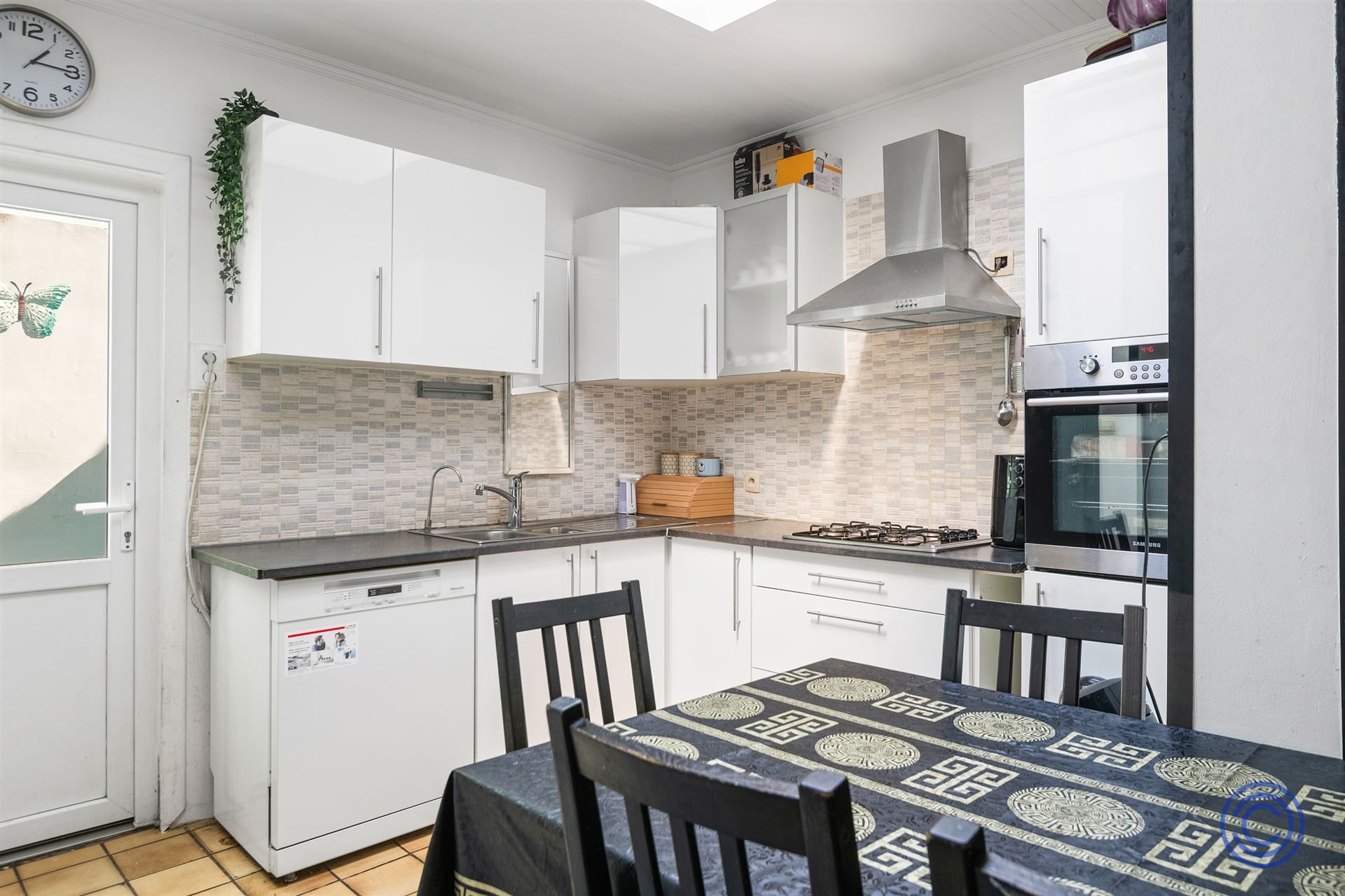 2-slpk woning met veel potentieel in autoluwe straat! foto 8