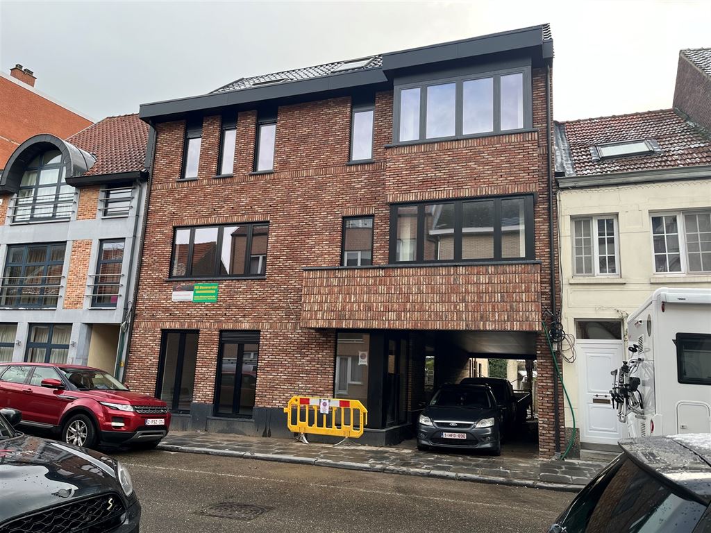 Energiezuinig nieuwbouwappartement met aangelegd terras en 2 slaapkamers foto {{pictureIndex}}