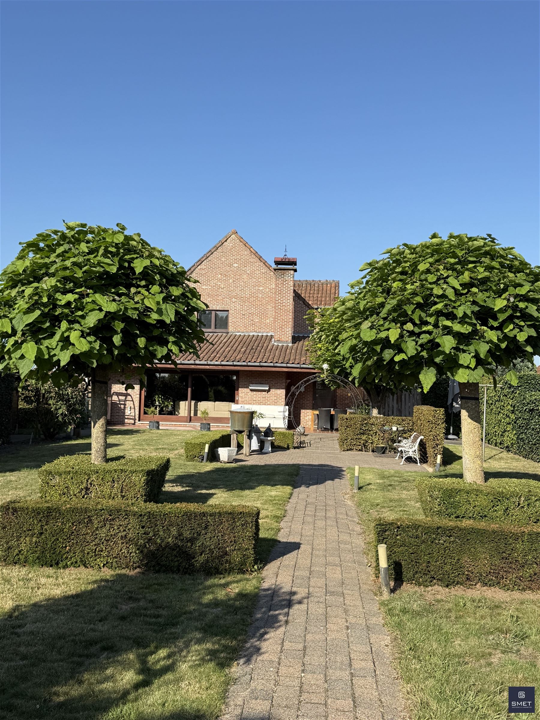 Villa in groene omgeving foto 4