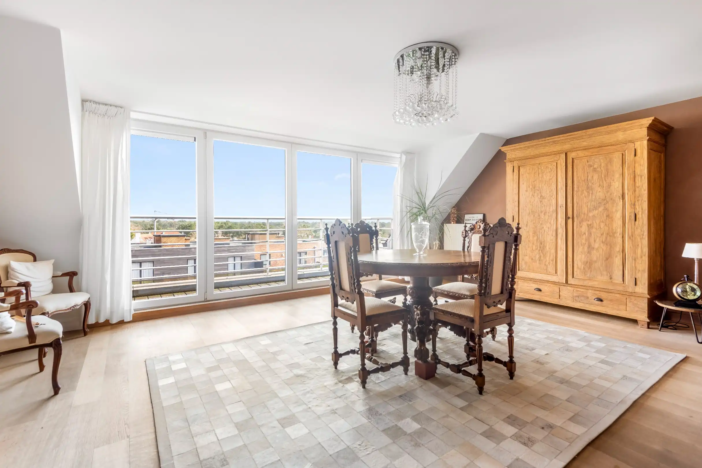 Ruim duplexappartement op de Lippenslaan in centrum Knokke.  foto 7