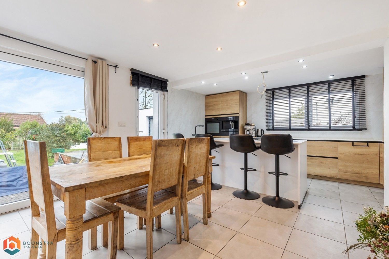 Woning met 4 slpkrs en garage op perceel van 1401 m² foto 6