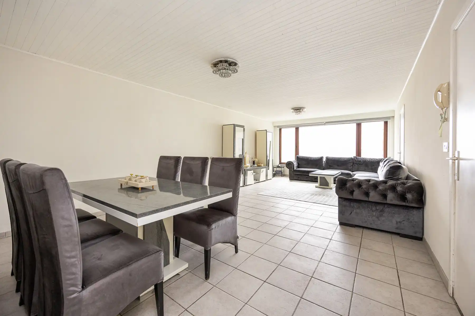 Gelijkvloers 3-slaapkamerappartement met garage en autostaanplaats. foto 4