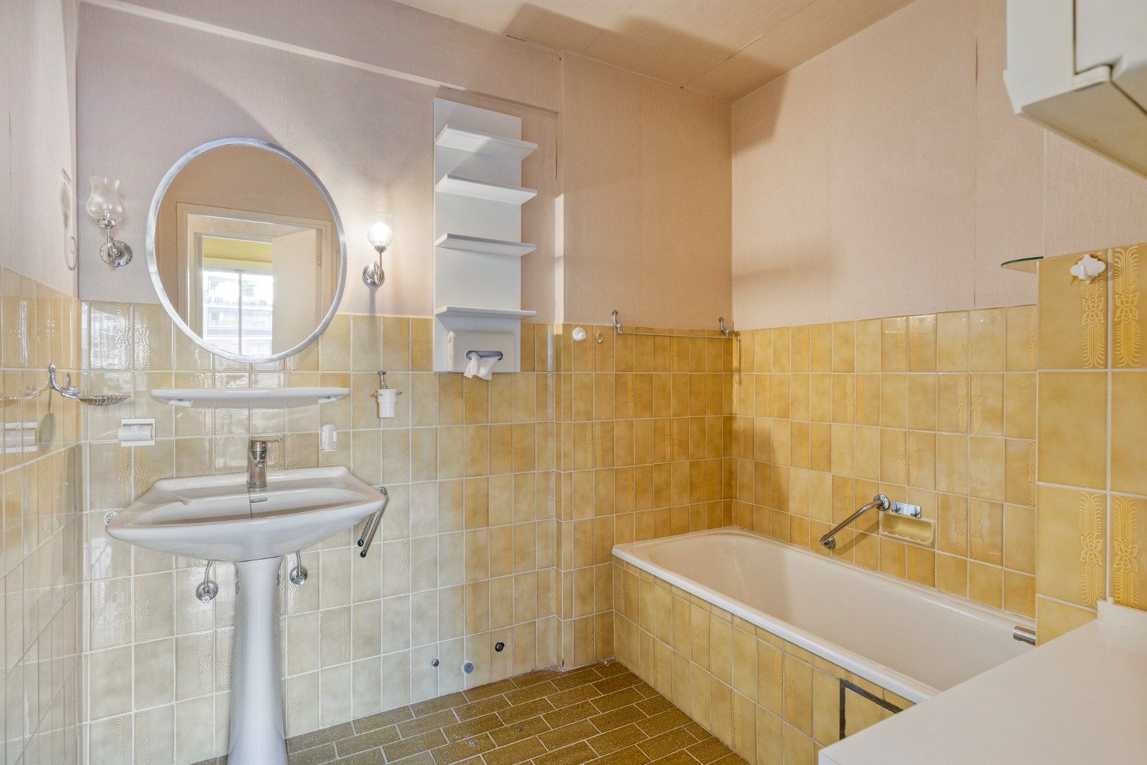 Ruim appartement met 2 slaapkamers, kelder en garage foto 11