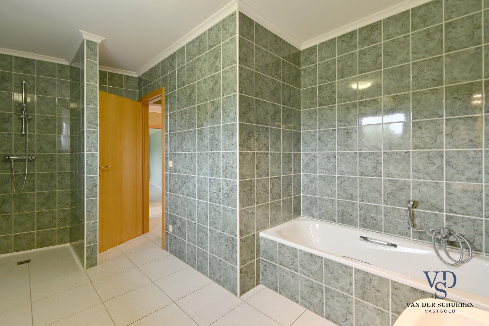 Tijdloos en ruim (> 300 m²) wonen. foto 29