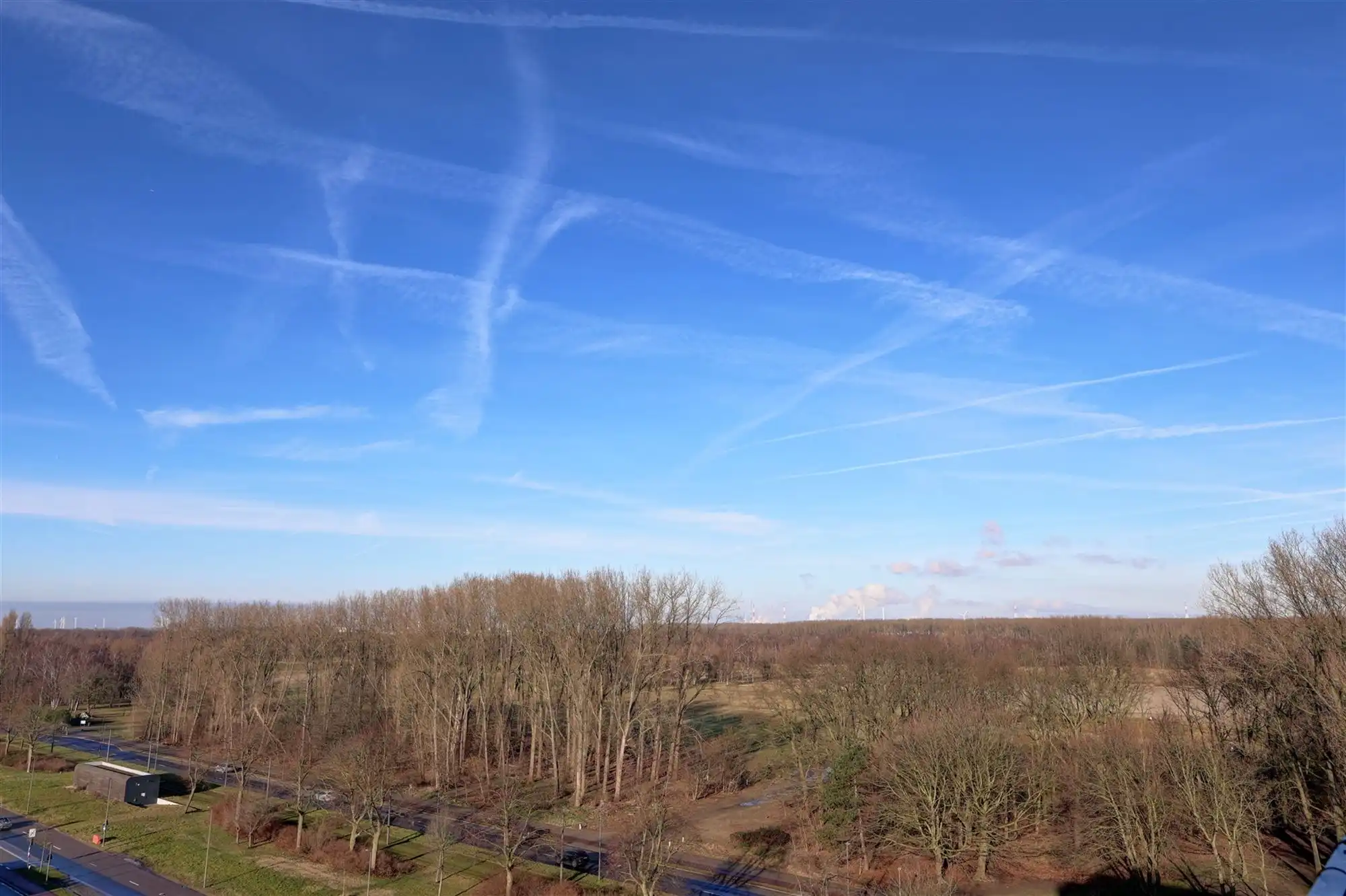 Instapklaar 2-slaapkamerappartement met leuk terras te Linkeroever foto 10