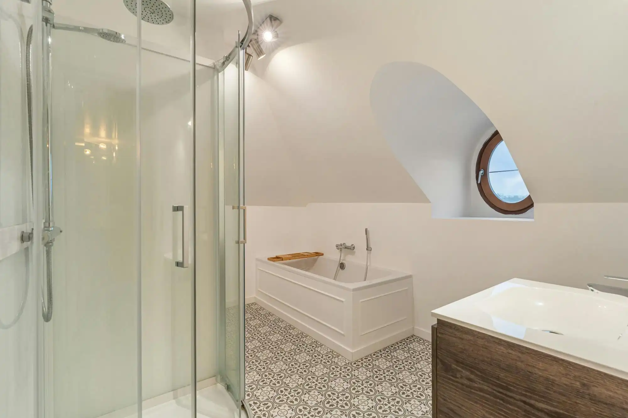 Pastorijvilla met praktijkruimte en studio te Zonhoven foto 26