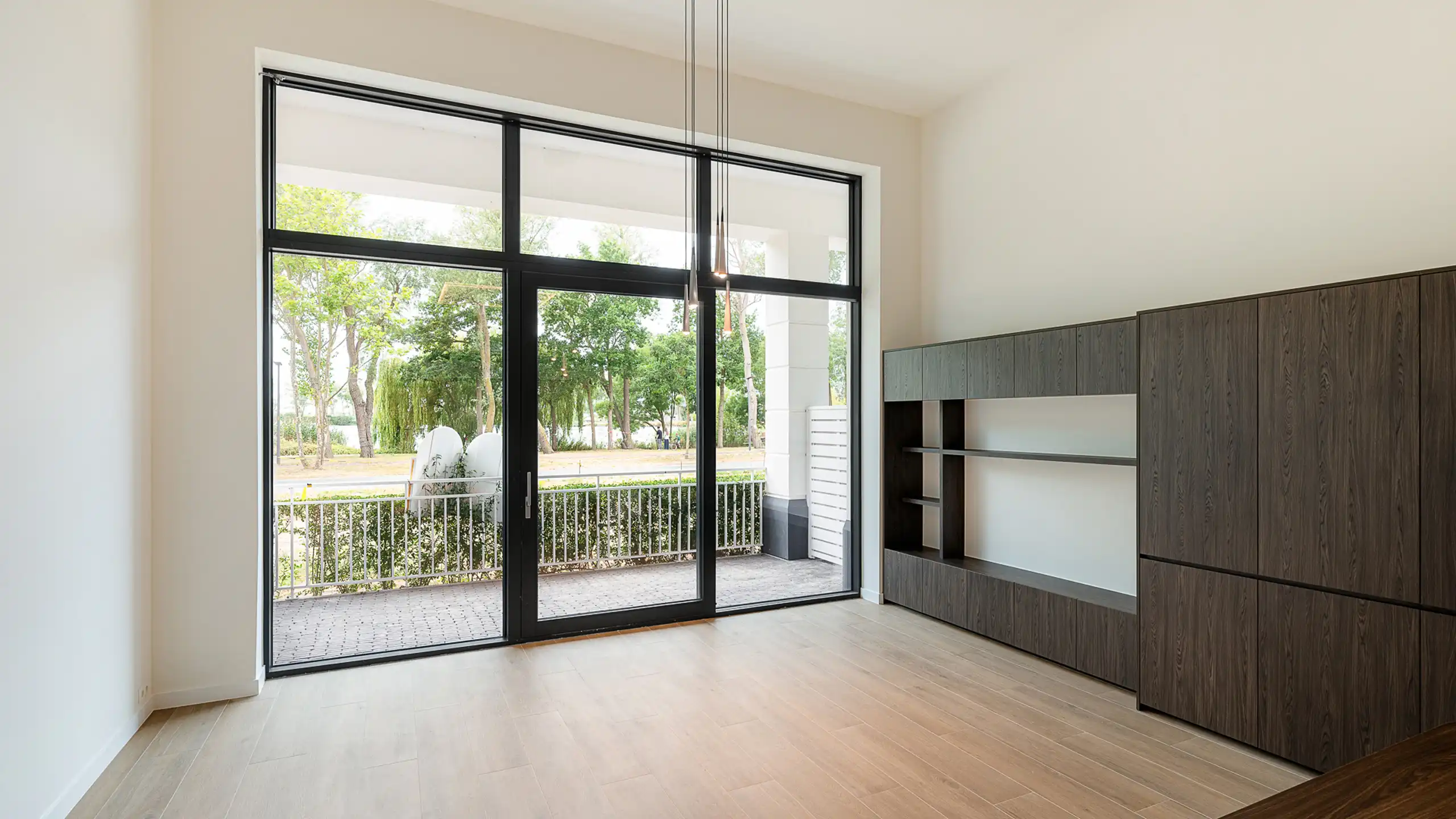 Nieuwbouwappartement met prachtig zicht op Lakeside  foto 6