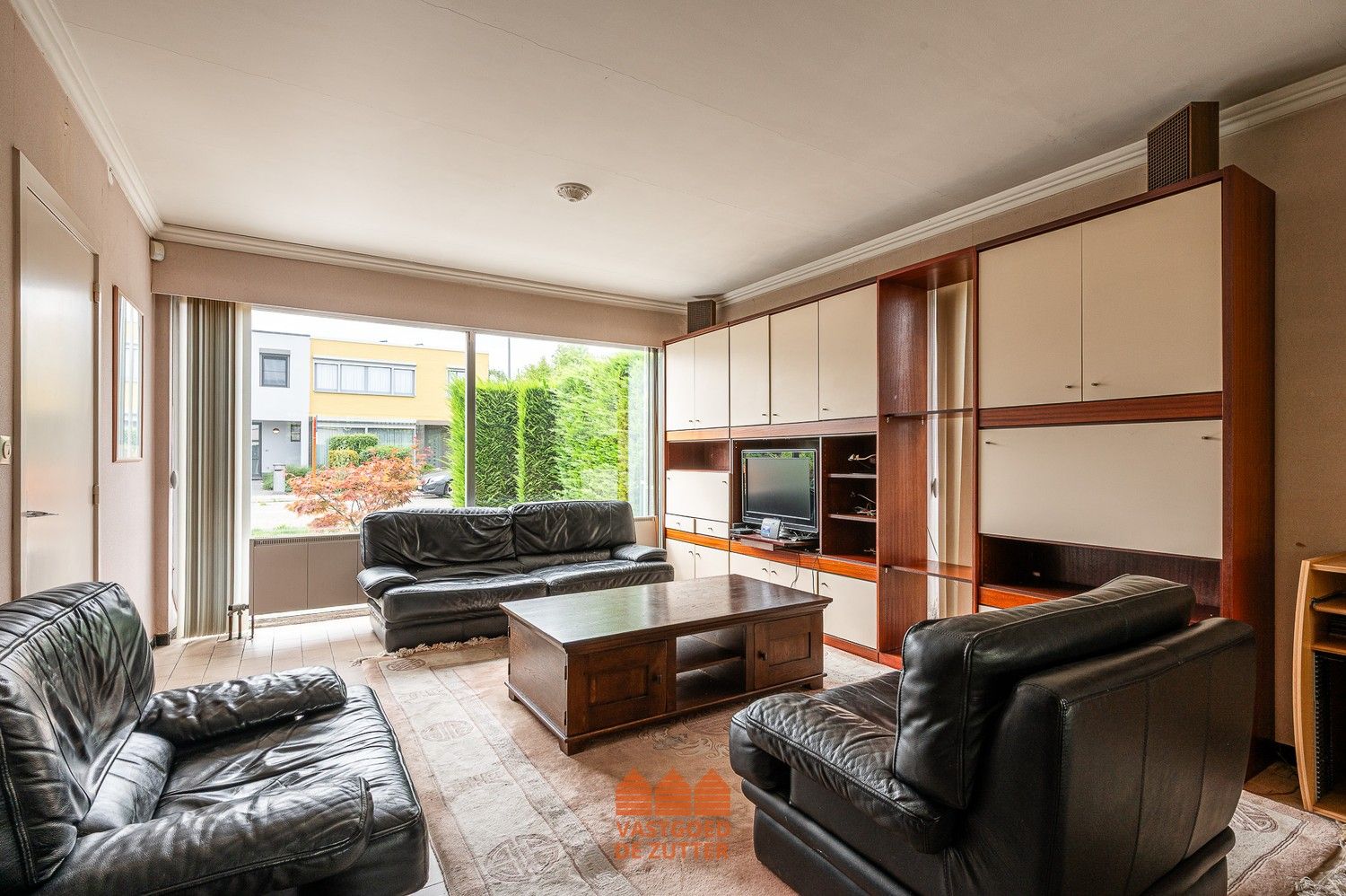 Lichtrijke halfopen bebouwing met 3 slaapkamers en garage foto 3