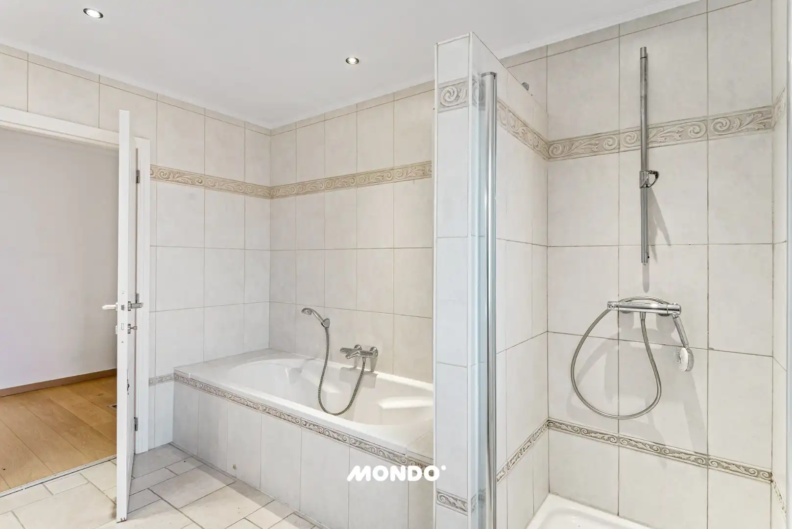 Gelijkvloers appartement met ruim terras en garage in Reet foto 13