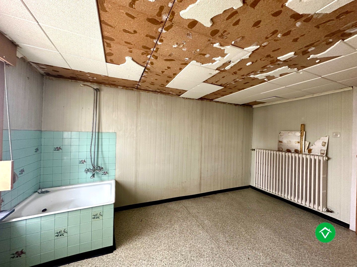Alleenstaande woning met bakstenen garage en ruime tuin in Ichtegem foto 14