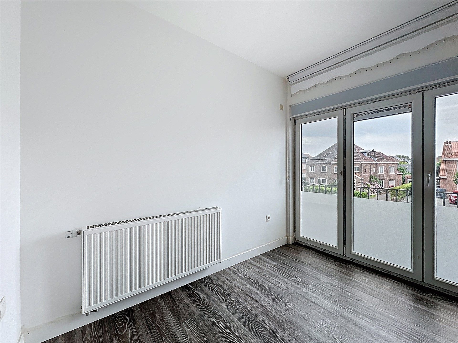 Instapklare halfopen bebouwing met 4 slaapkamers en ruime oprit! foto 13