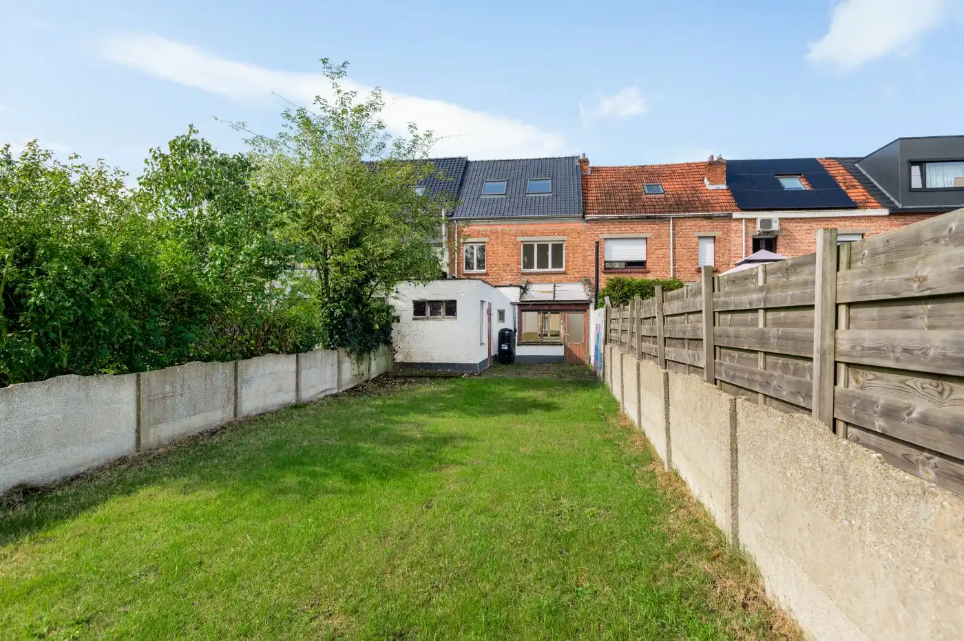 Deels gerenoveerde gezinswoning met 3 à 4 slpk. en tuin foto 23