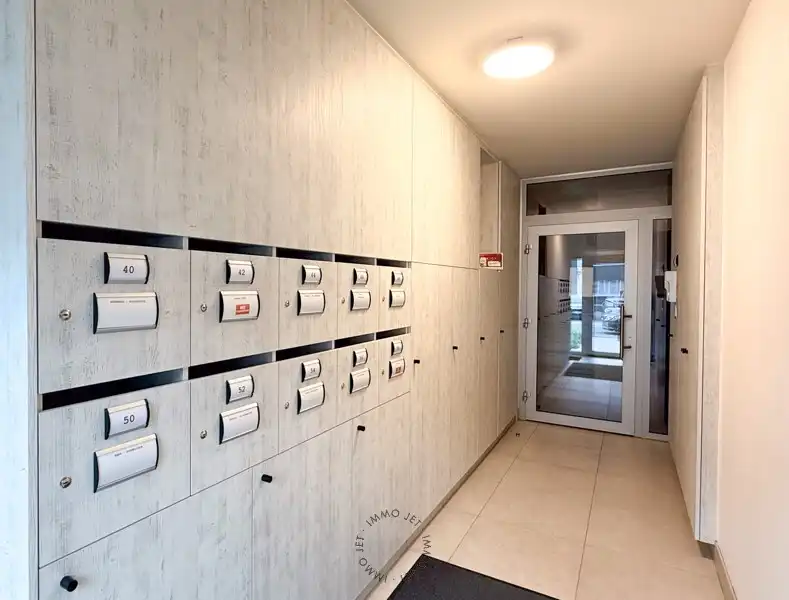 Lichtrijk appartement met twee slaapkamers, terras en optionele garagebox in Sint-Niklaas foto 3