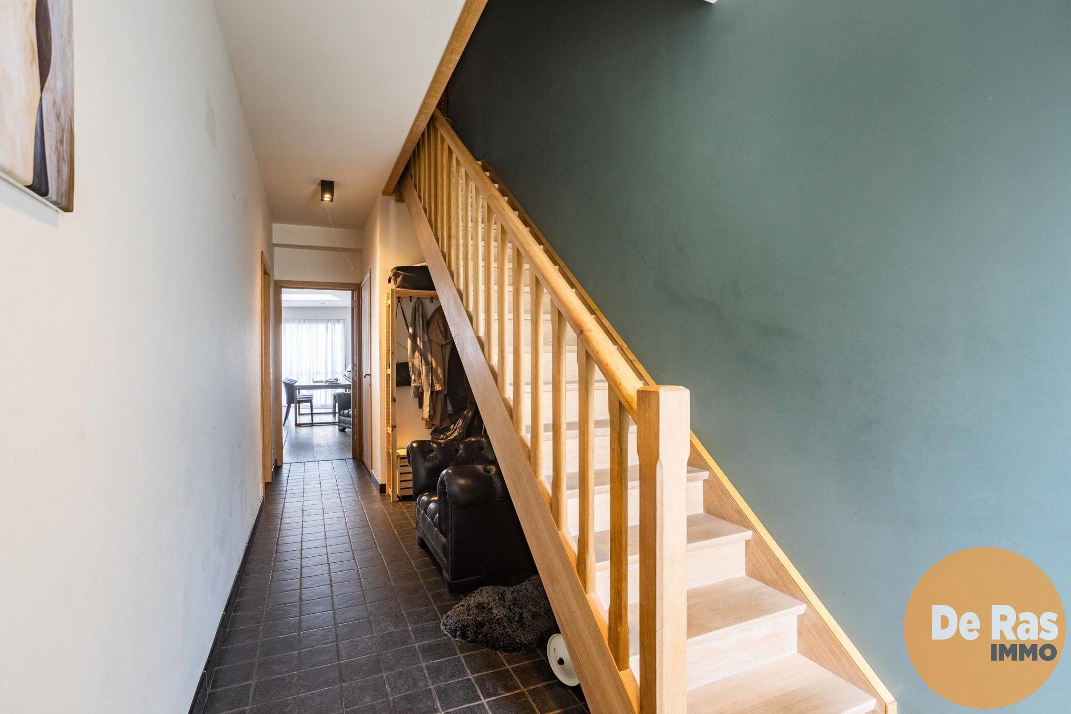 HERZELE - Recente gesloten bebouwing op een centrale ligging foto 3