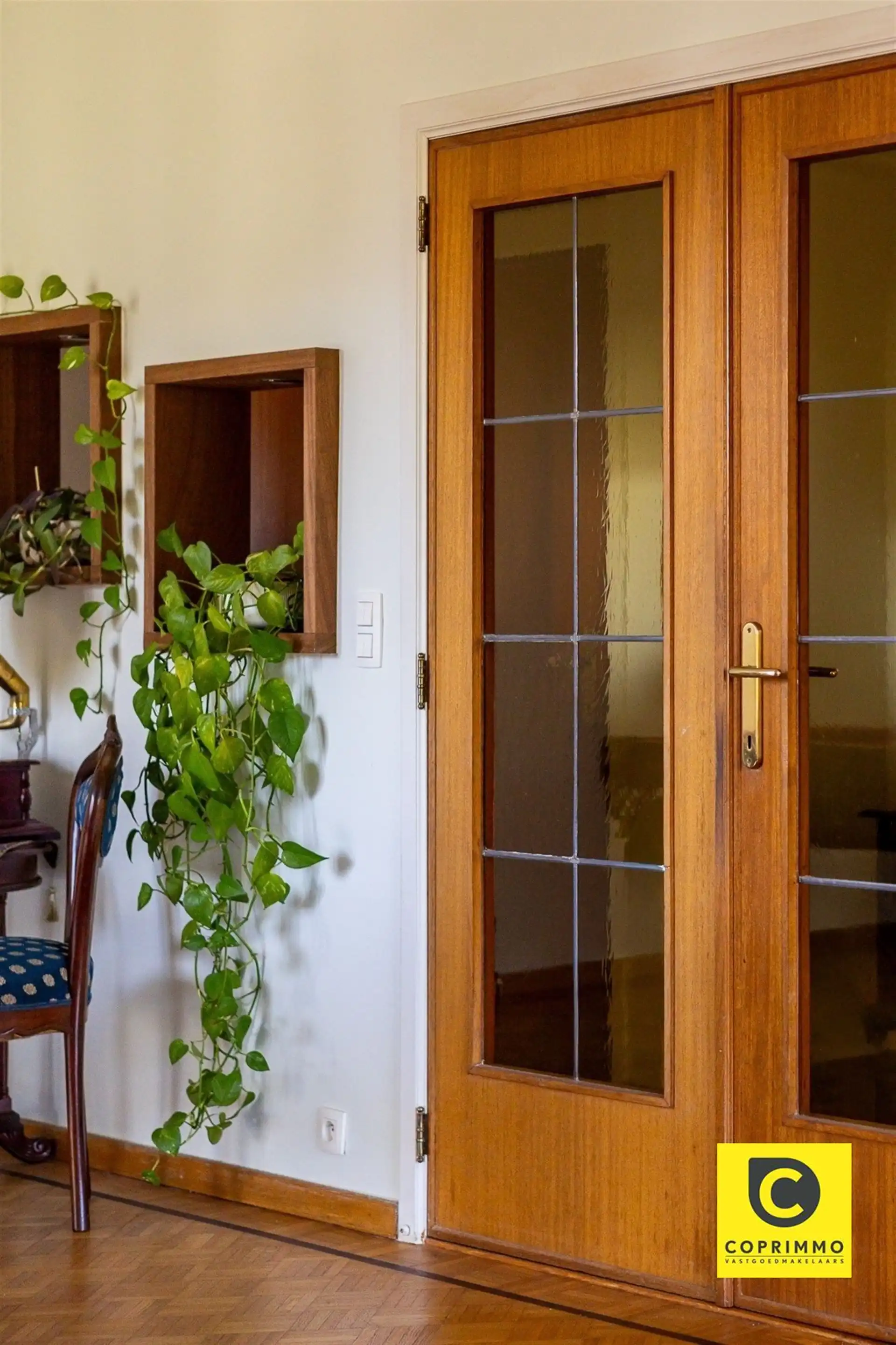 Ruim 3-slaapkamer appartement met 2 badkamers foto 2