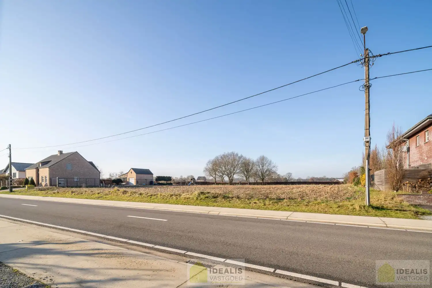 KNAPPE BOUWKAVEL (16A93CA) VOOR OPEN BEBOUWING OP EEN TOPLOCATIE, IN HET RUSTIG GELEGEN GROTE-BROGEL (PEER)! Deze bouwkavel met een oppervlakte van 16a 93ca biedt de mogelijkheid voor het bouwen van een prachtige eengezinswoning met aan de achterzijde van het perceel een prachtige vergezicht. De kavel is gelegen vlak bij de dorpskern van het gezellige Grote-Brogel en op enkele autominuten verwijderd van de centra van Peer, Kaulille, Bocholt en Bree. Ideaal voor zij die op zoek zijn naar een ruim perceel voor open bebouwing. foto 8