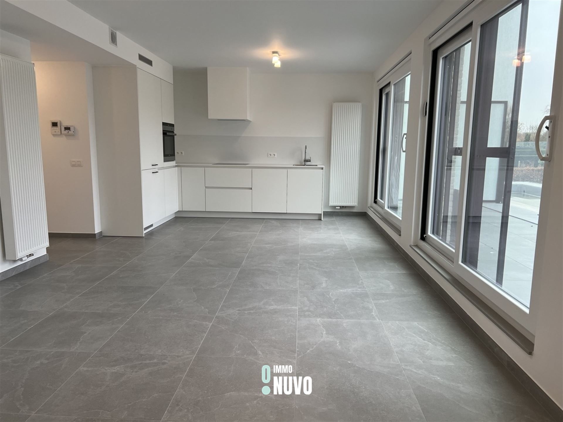 Energiezuinige studio met gezellig terras foto 2