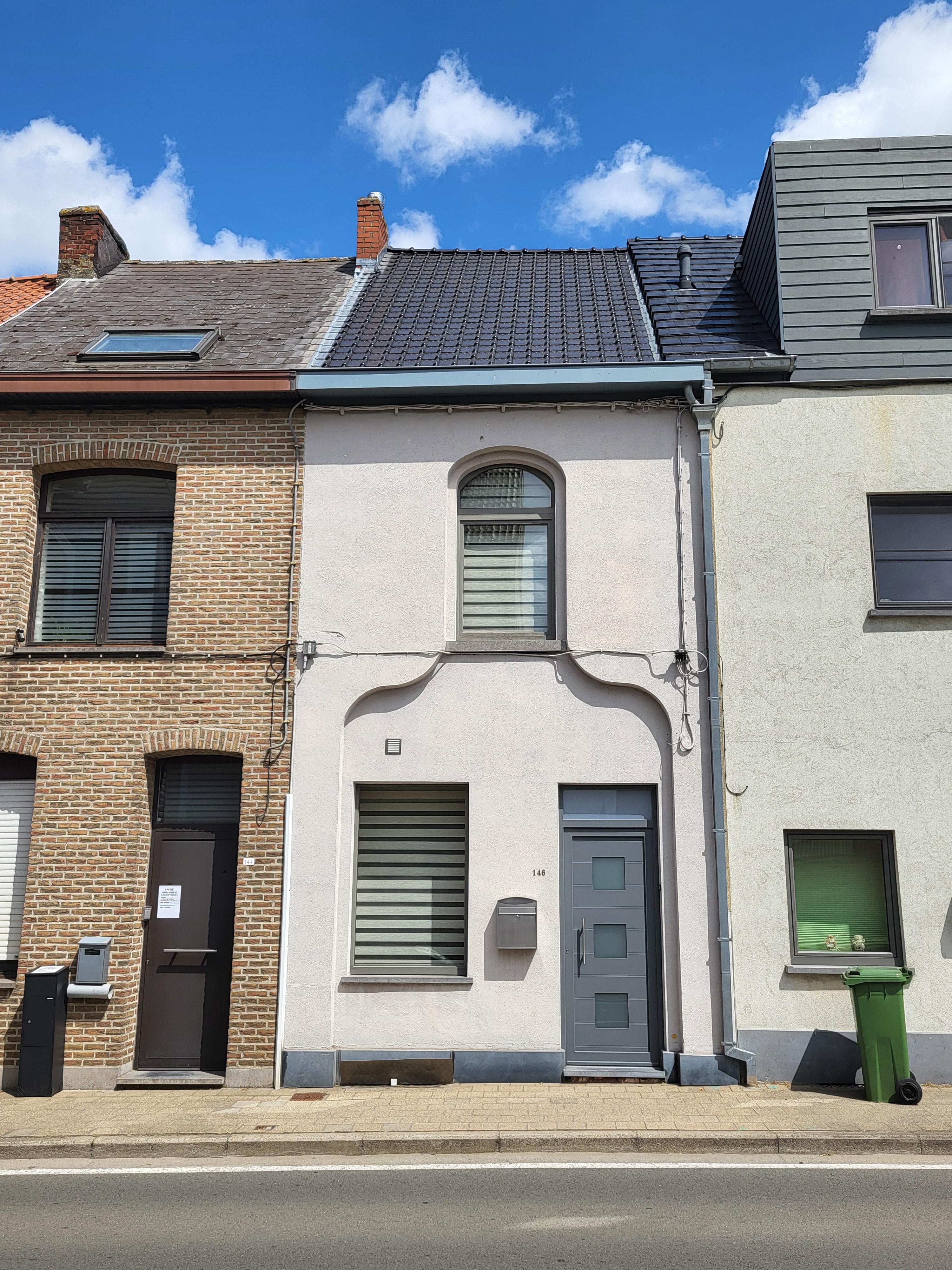 Prachtig onderhouden woning met zonnig tuintje en terras. foto {{pictureIndex}}