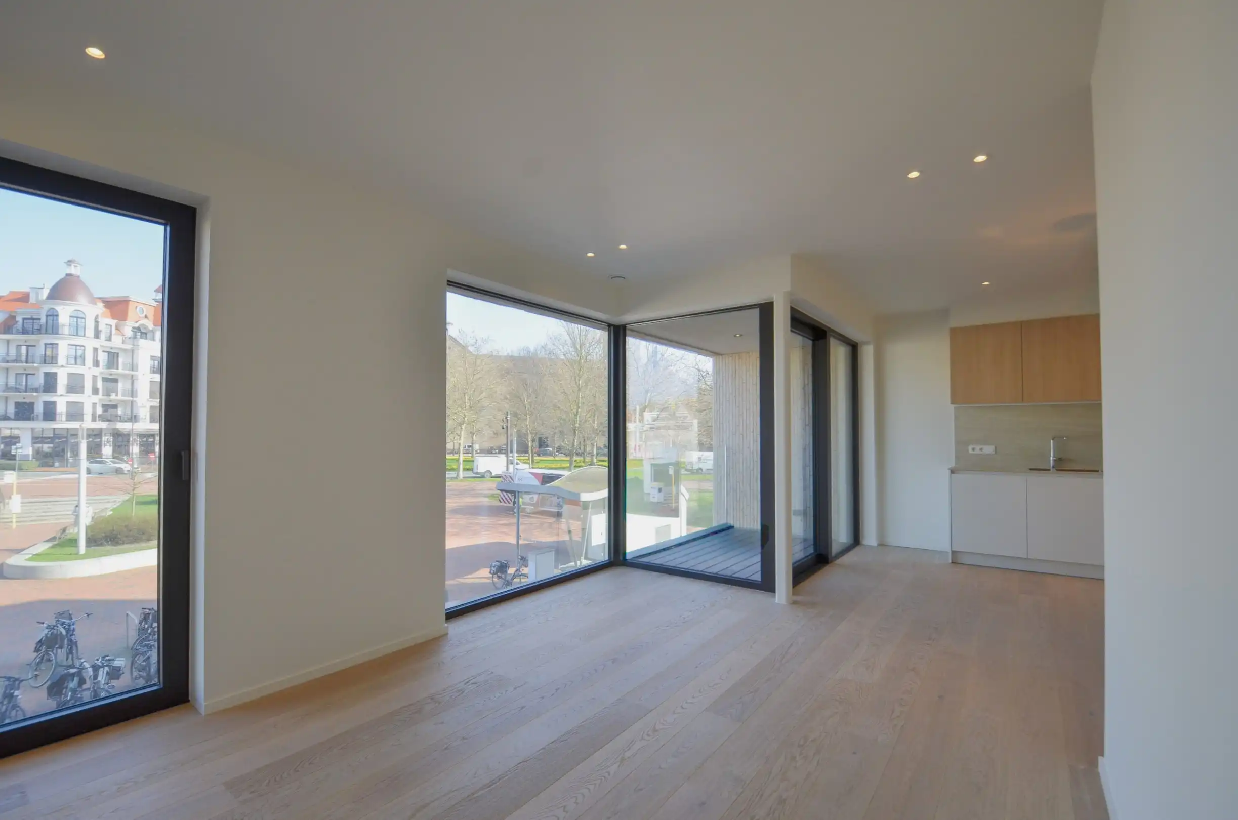 Nieuwbouw: Licht en modern nieuwbouwappartement met terras nabij Duinenwater. foto {{pictureIndex}}