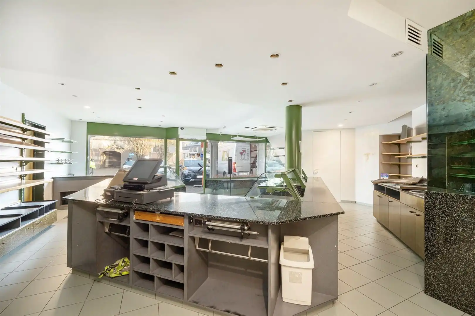 Hedendaagse commerciële ruimte met appartement foto 8