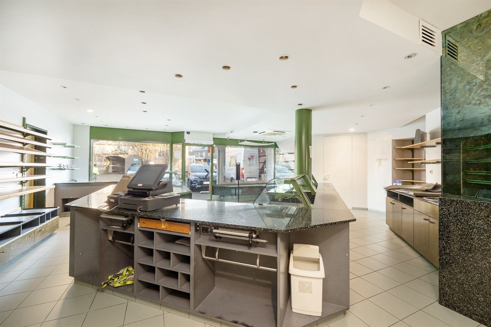 Hedendaagse commerciële ruimte met appartement foto 8