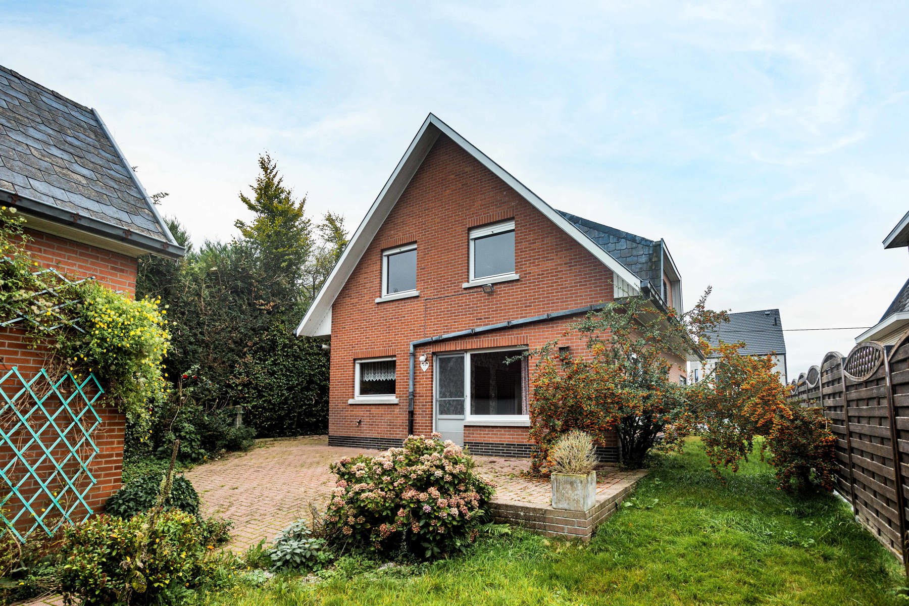 Ruime gezinswoning met 5 SLPK en bureau foto 30