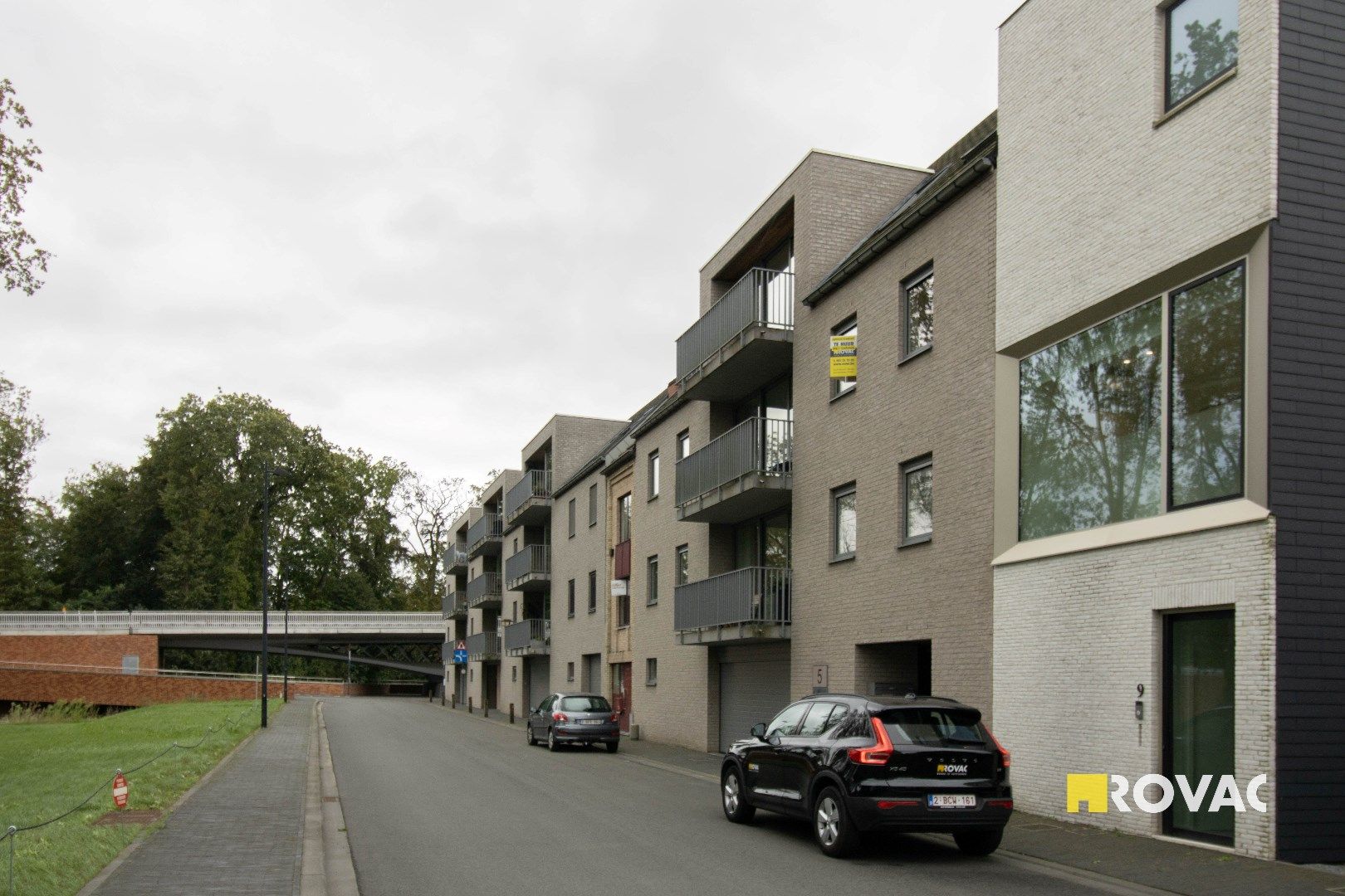 Zeer energiezuinig en instapklaar appartement (tot. opp. 81,44 m²) met private autostaanplaats foto 2