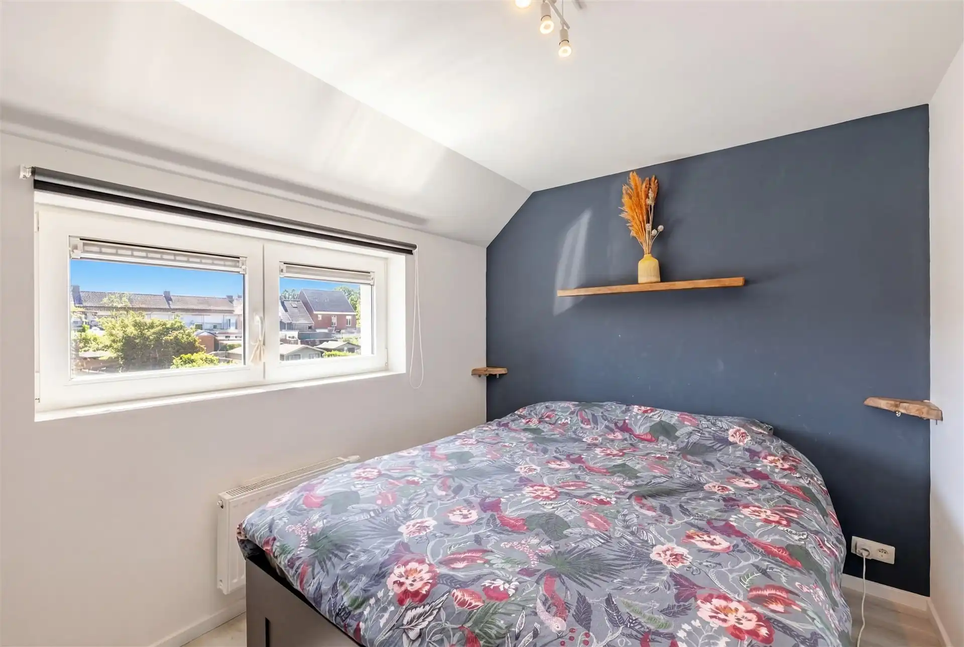 Prachtig gerenoveerde woning met 3 slks en tuin foto 12