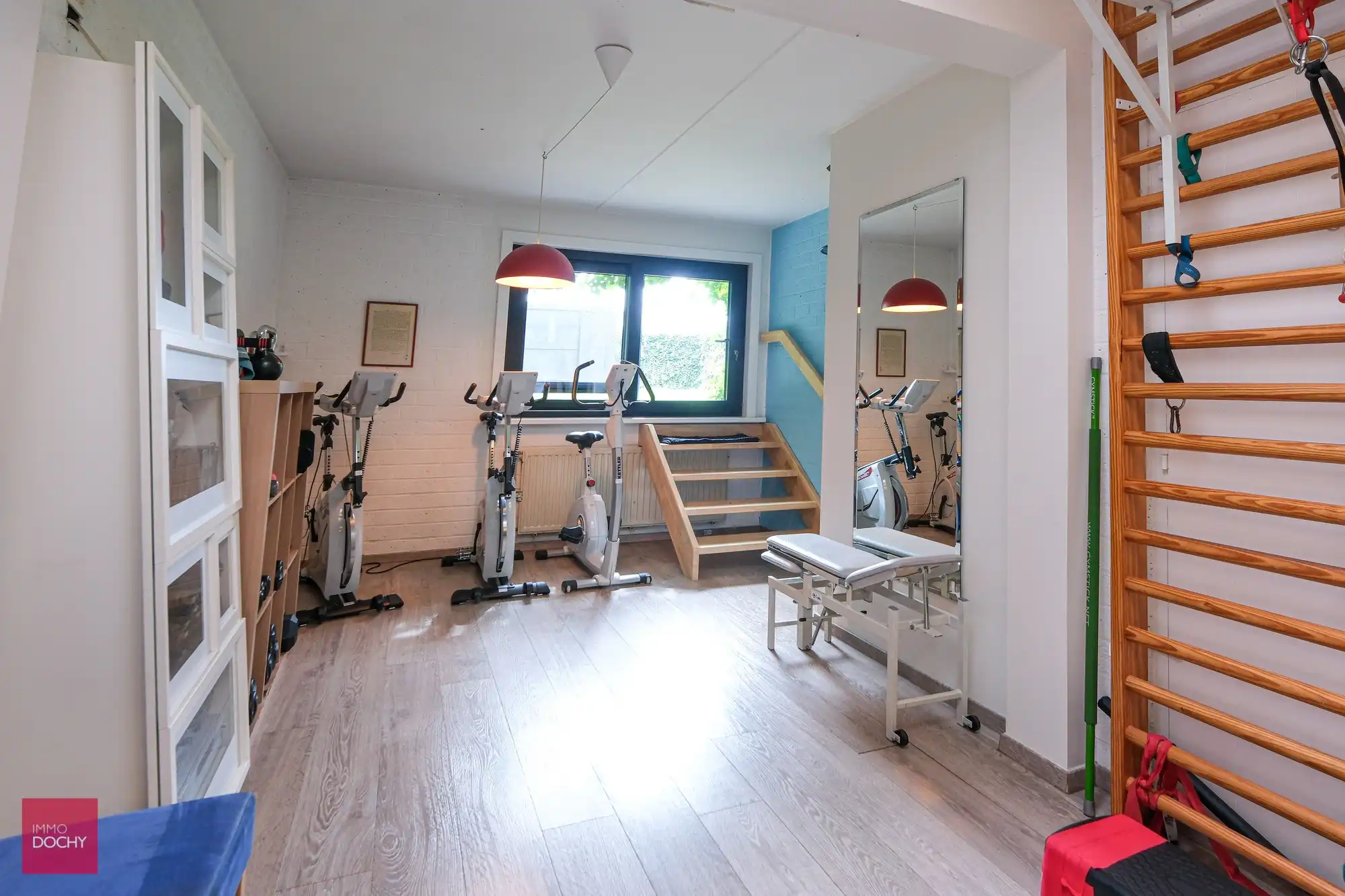 Ruime (groeps)praktijk of kantoor met woning foto 8
