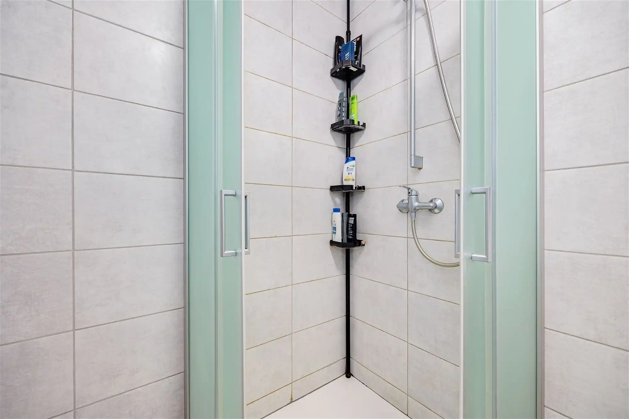 Instapklaar 2 slaapkamer appartement met gezellige tuin foto 14