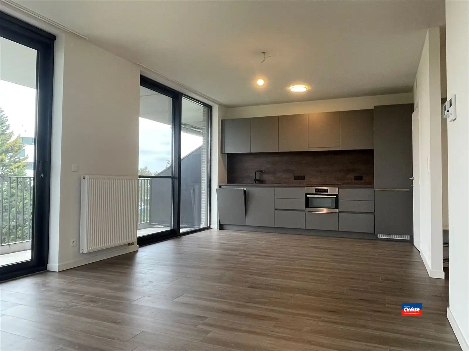 Knap nieuwbouwappartement met 2 slaapkamers, groot terras met prachtig uitzicht en ondergrondse autostaanplaats foto 3