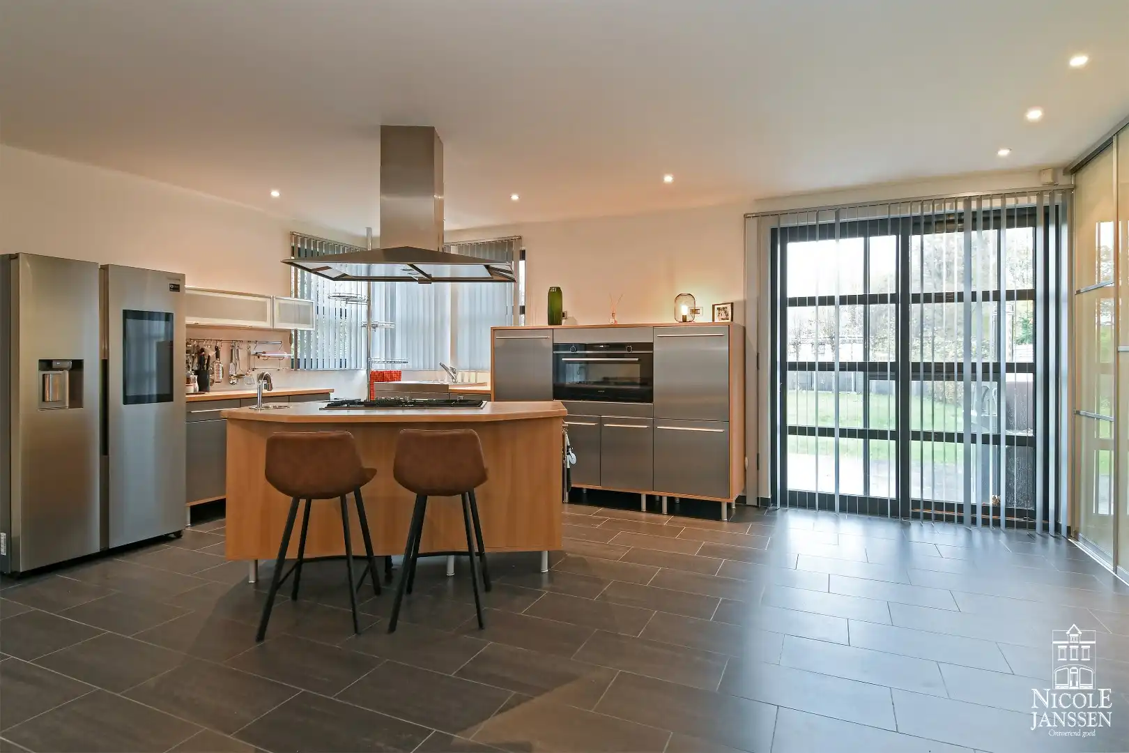 Moderne gezinswoning met bijzondere vormgeving foto 12