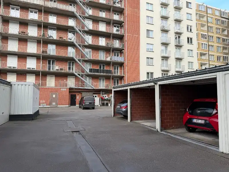 Garage te huur foto {{pictureIndex}}