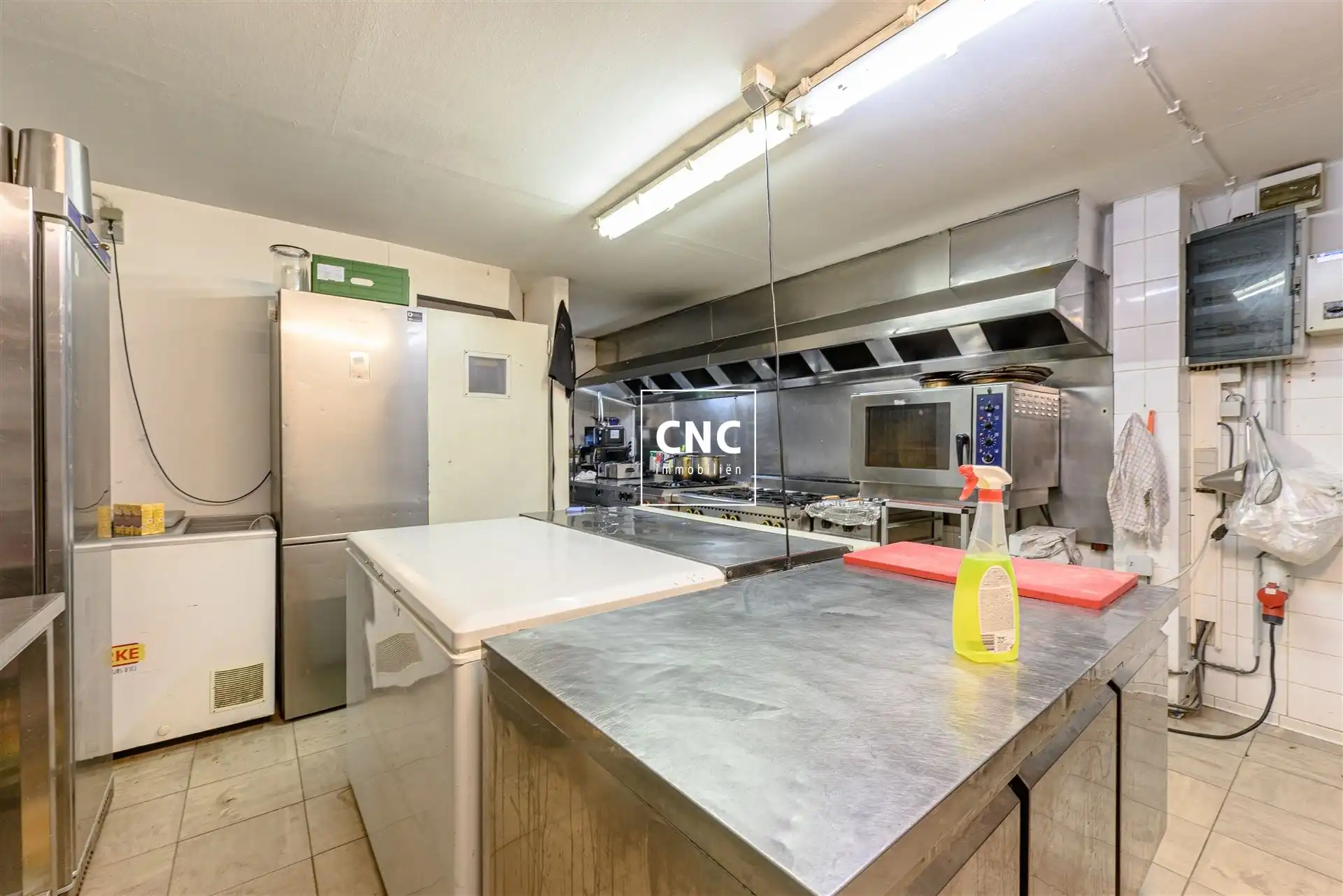 Zeer ruim en instapklaar handelspand aan Zeedijk-Heist foto 20