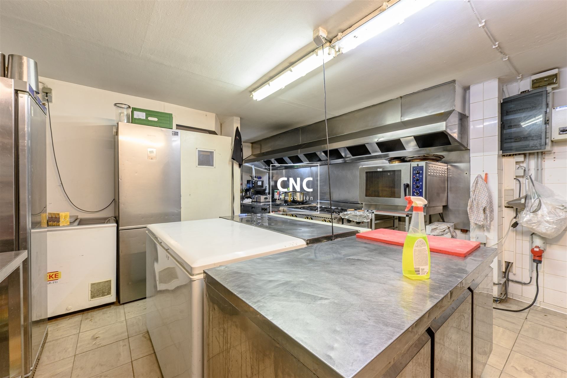 Zeer ruim en instapklaar handelspand aan Zeedijk-Heist foto 20