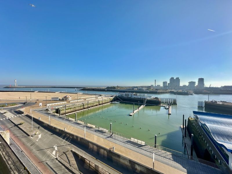 Res. Spinnaker - Smaakvol en kwalitatief gerenoveerd 1 slpk dakapp. met ruim terras en panoramisch zicht op de Visserskaai foto 2