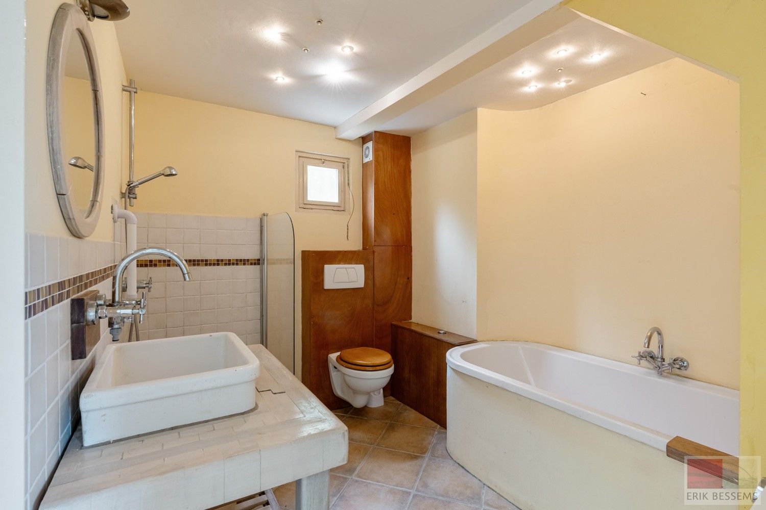 Gedeeltelijk gerenoveerde woning dat kan dienst doen als kangoeroe-woning. foto 4