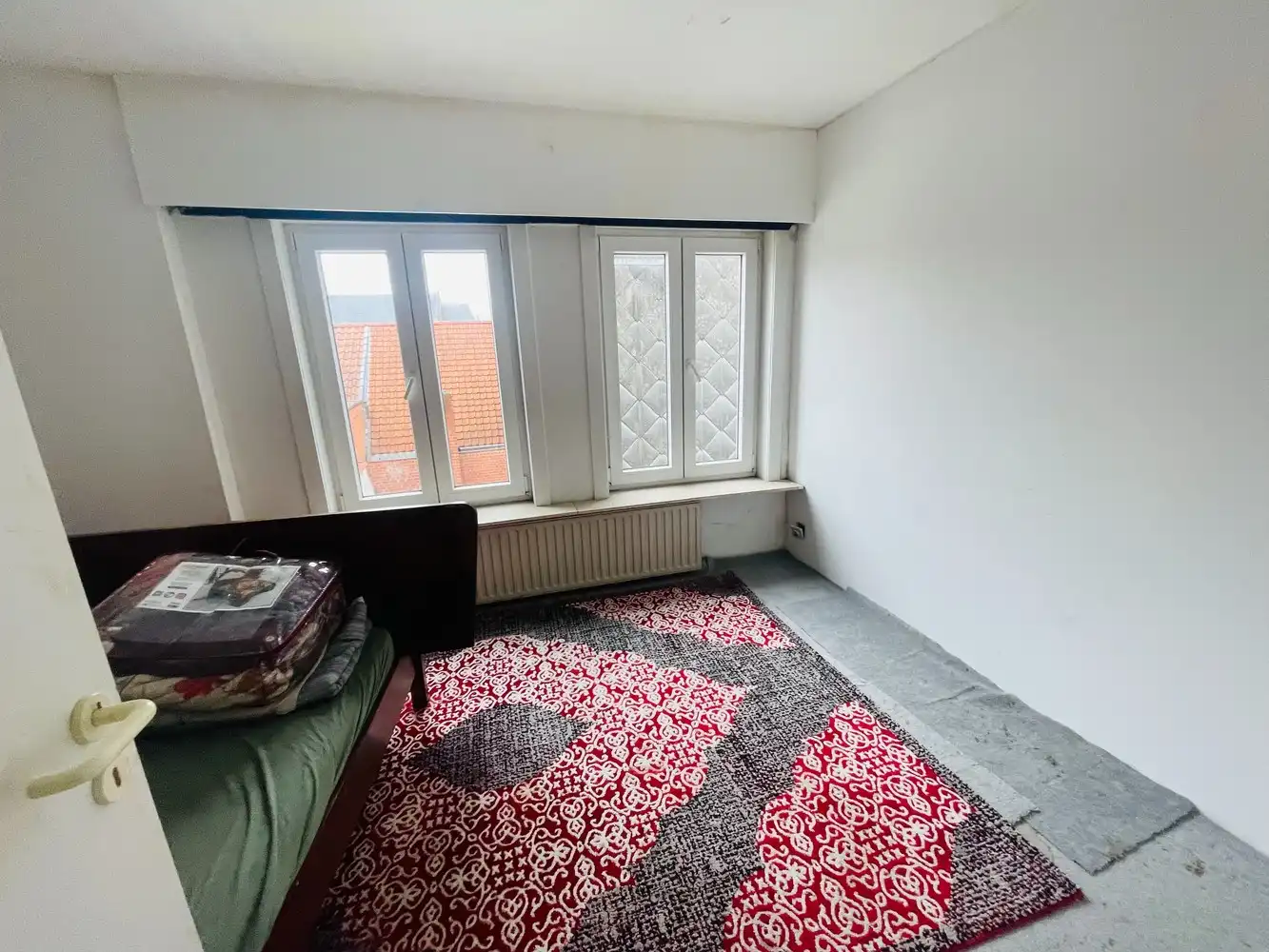 Brugge centrum  Smedenstraat  Ruim handelspand met woonst . Mooie huuropbrengst , verhuurd aan 2.200 euro per maand  6 % NETTO OPBRENGST foto 12