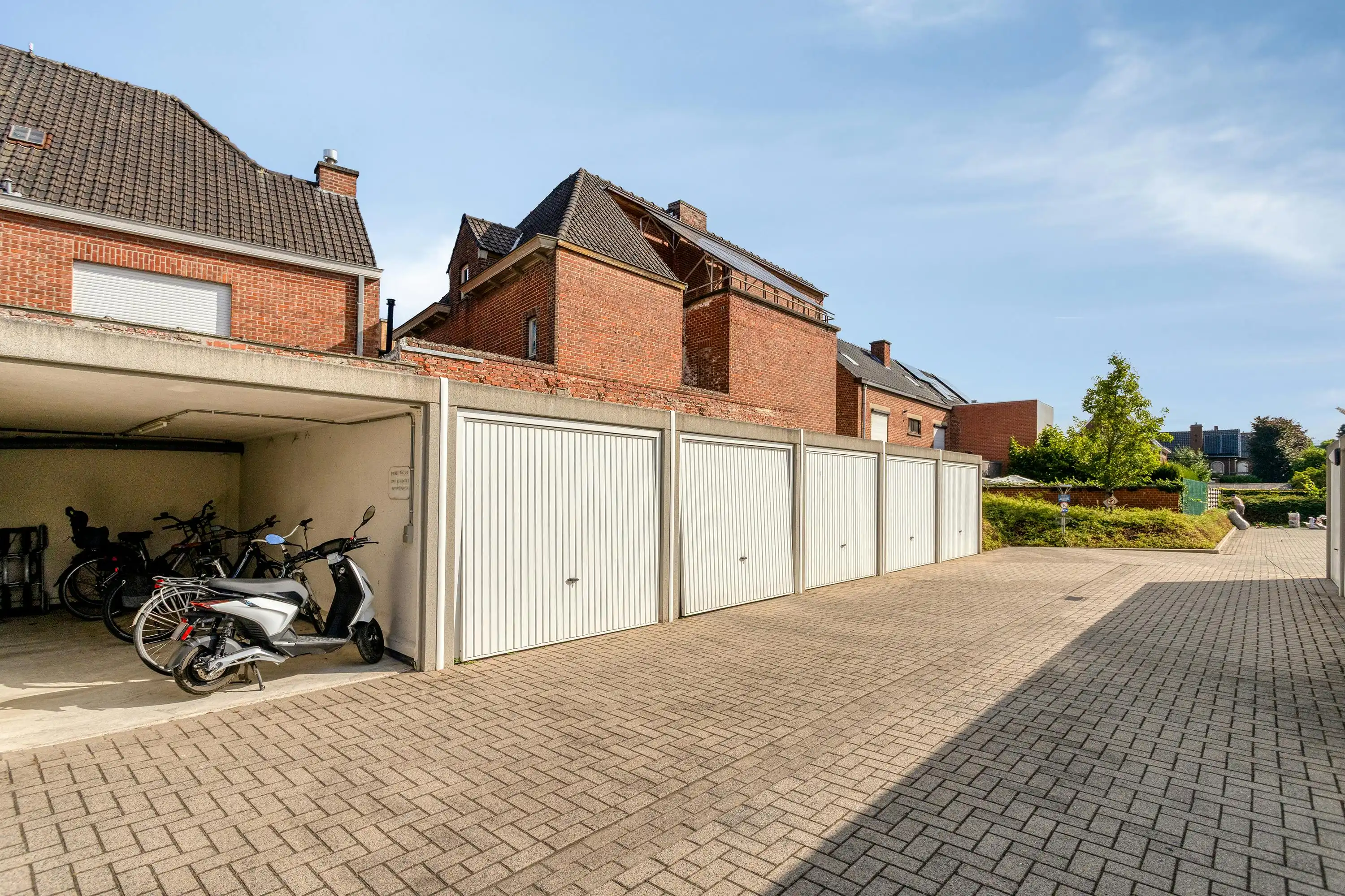 Modern appartement met private tuin in centrum Roeselare foto 16