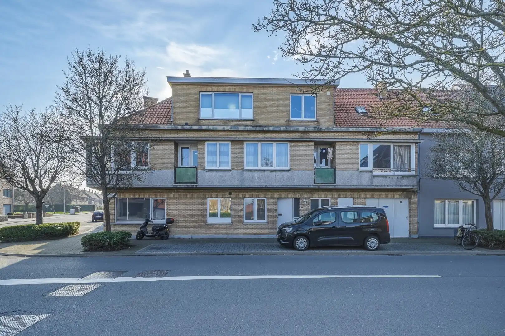 Opbrengsteigendom met 4 (vergunde) appartementen en garage te Bredene - Rendement 6,12% foto 2