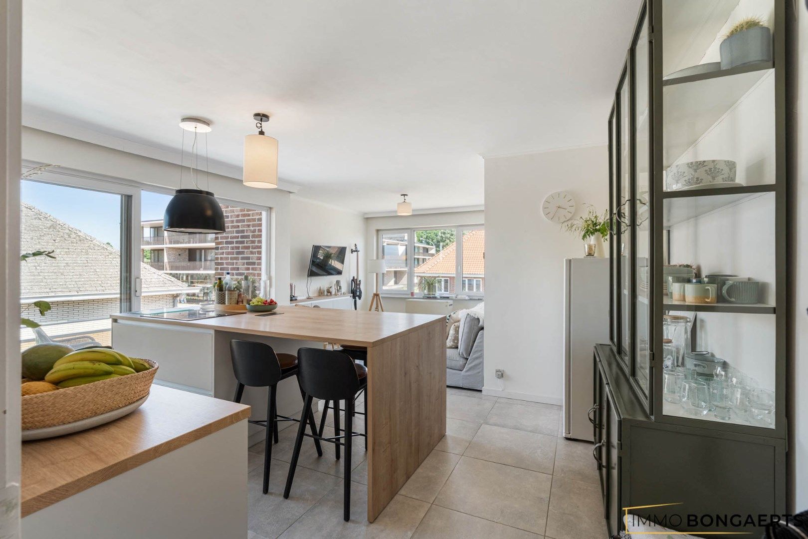 Gerenoveerd appartement met drie slaapkamers foto 3