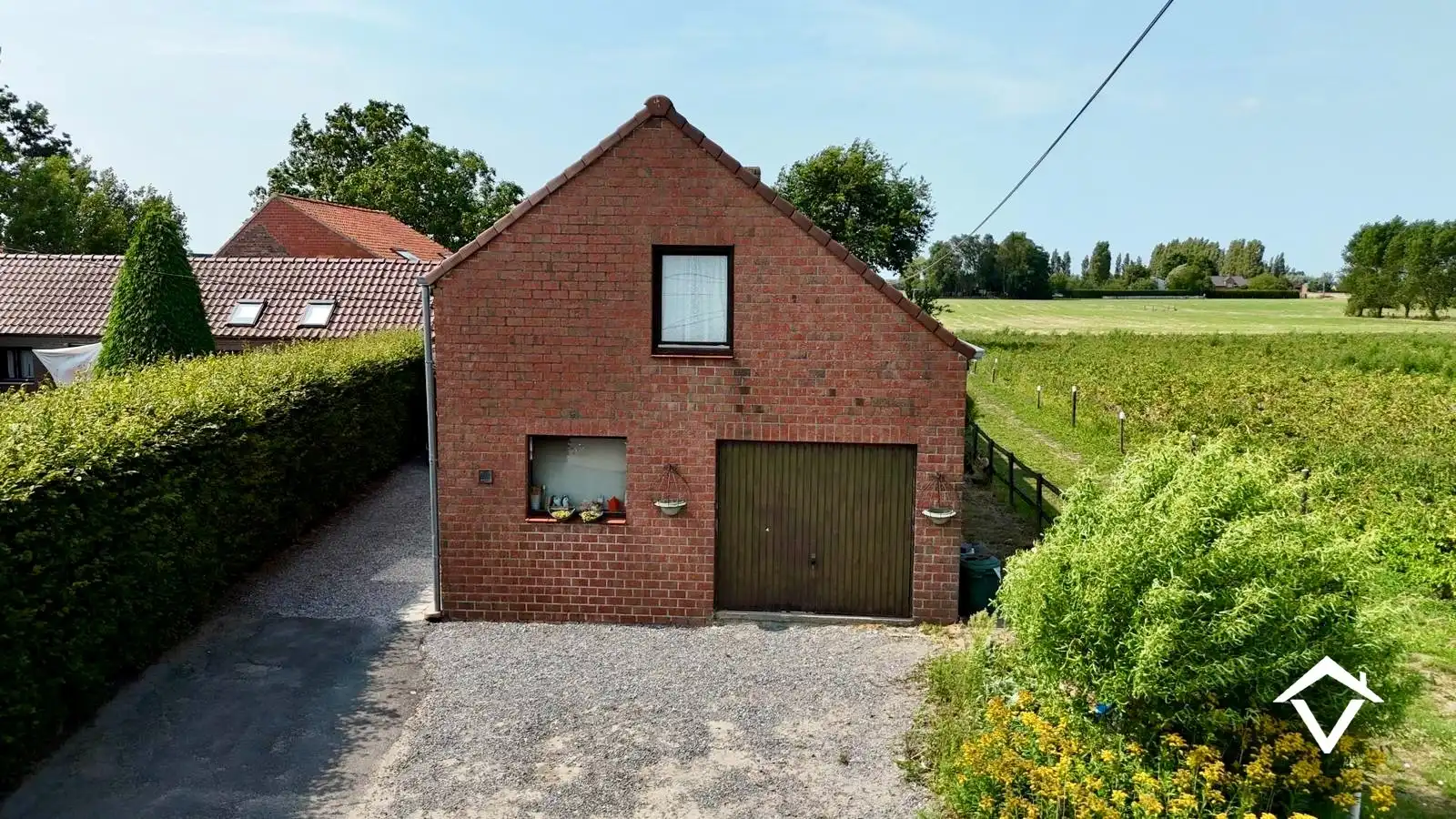 Hoofdfoto van de publicatie: Te renoveren halfopen bebouwing op landelijke ligging in Koekelare