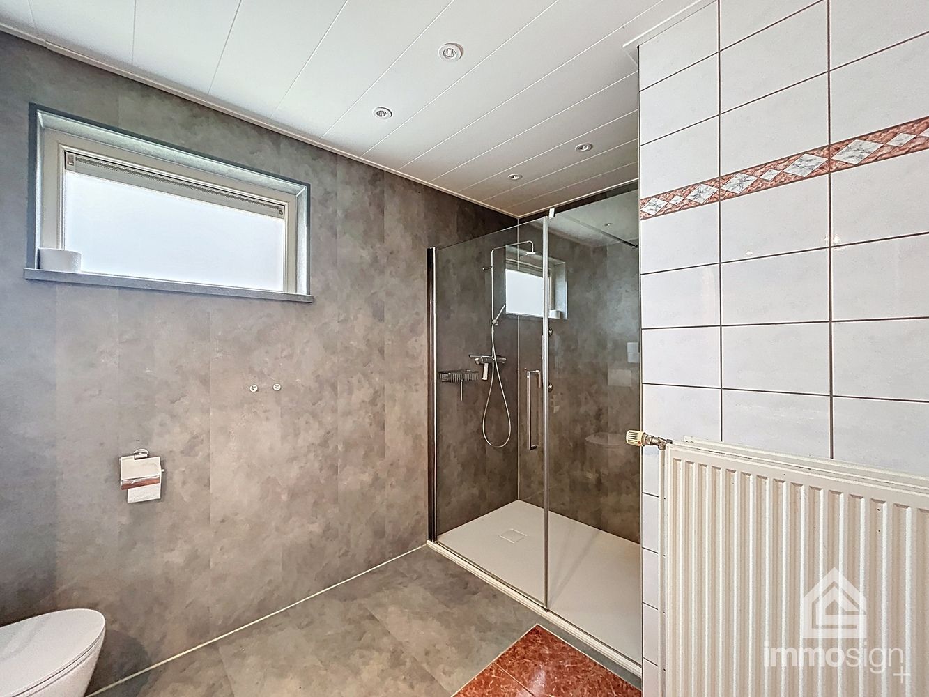 Instapklare gelijkvloerse woning (bungalow) op een perceel van 1079 m² met uitzicht over de velden, vlakbij de grens met Nederland foto 20