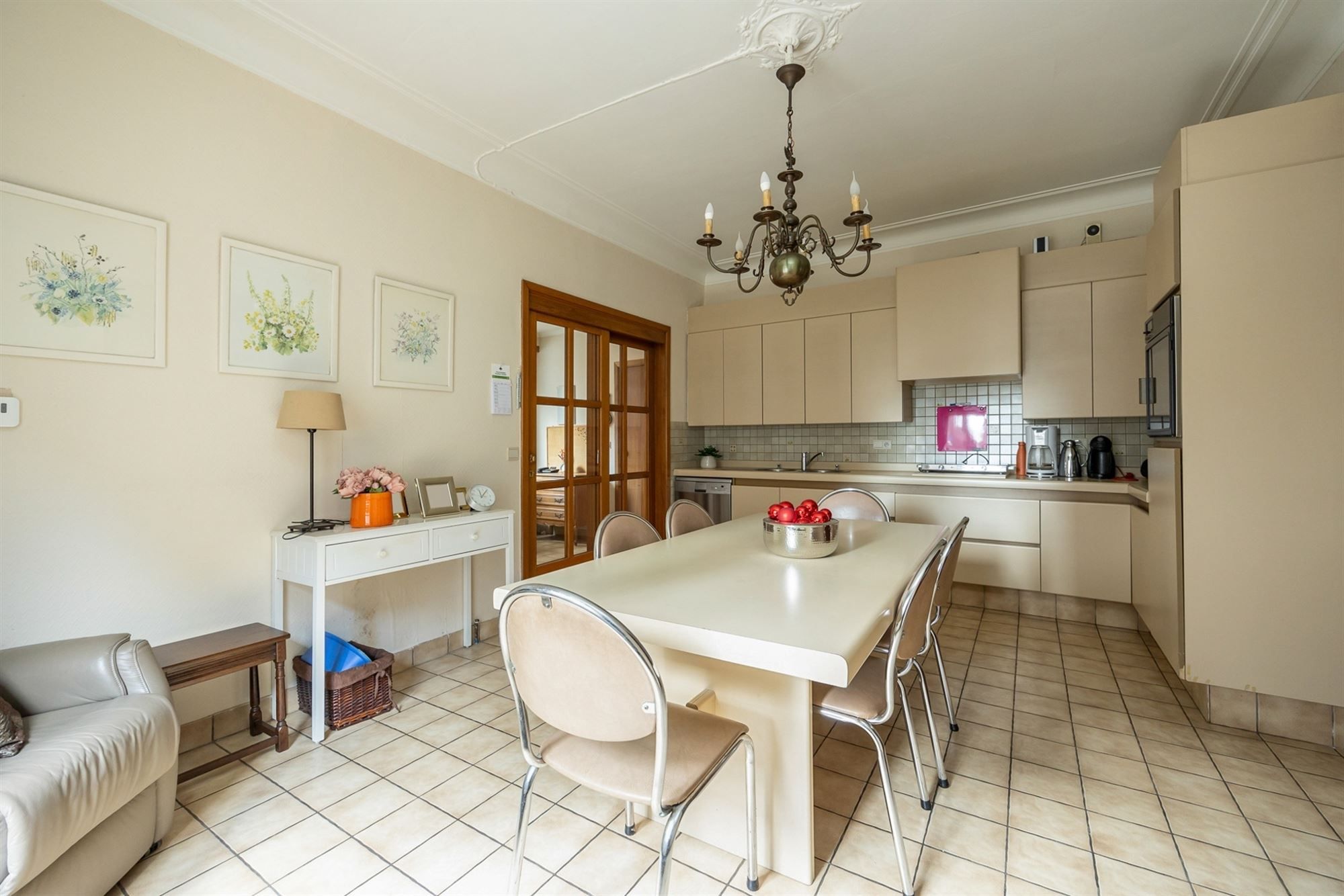 Ruime woning met 4 slpkmrs. en koer foto 9