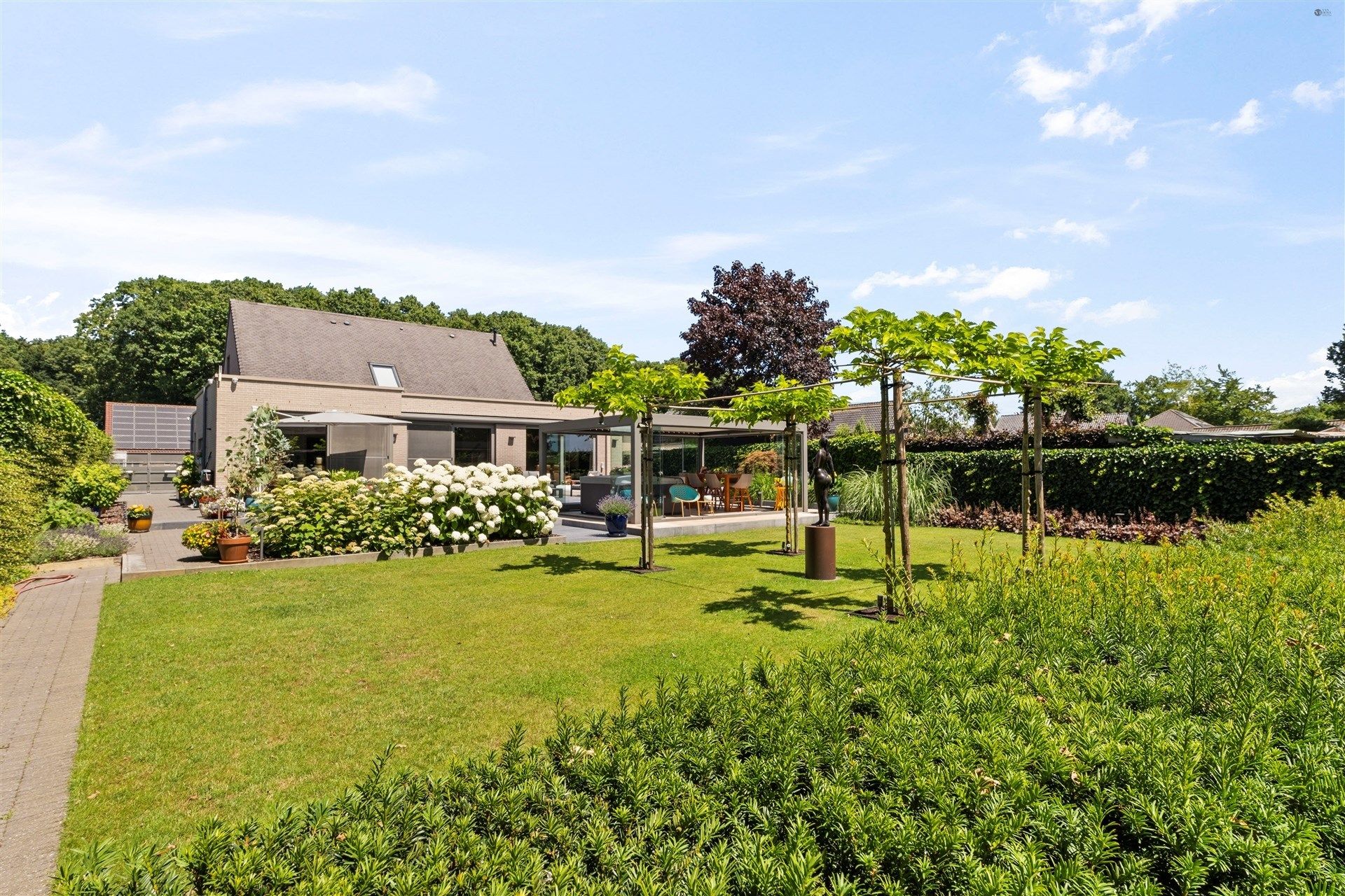 Prachtige villa op 1.118m² foto {{pictureIndex}}